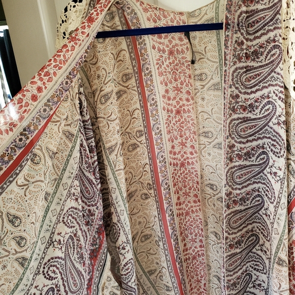 Zouk: Cardigan w/lace detail on shoulders/sleeves - Picture 4 of 7